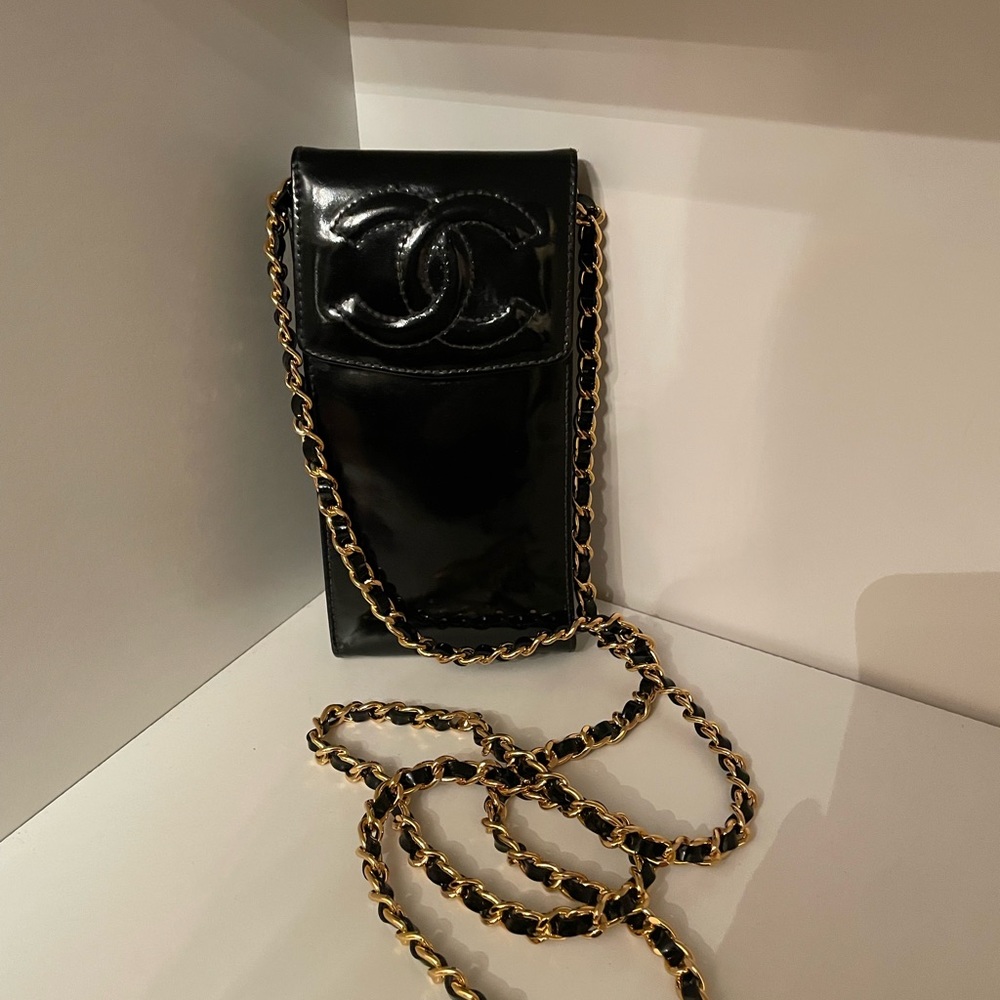 Chanel vintage patent cell phone holder - Picture 7 of 13